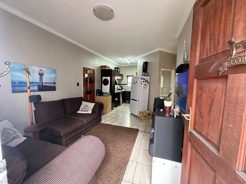 Townhouse For Sale in Terra Nova - Photo 4