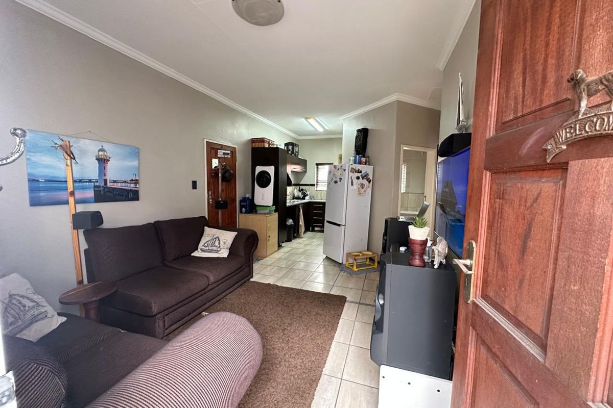 Townhouse For Sale in Terra Nova - Photo 4