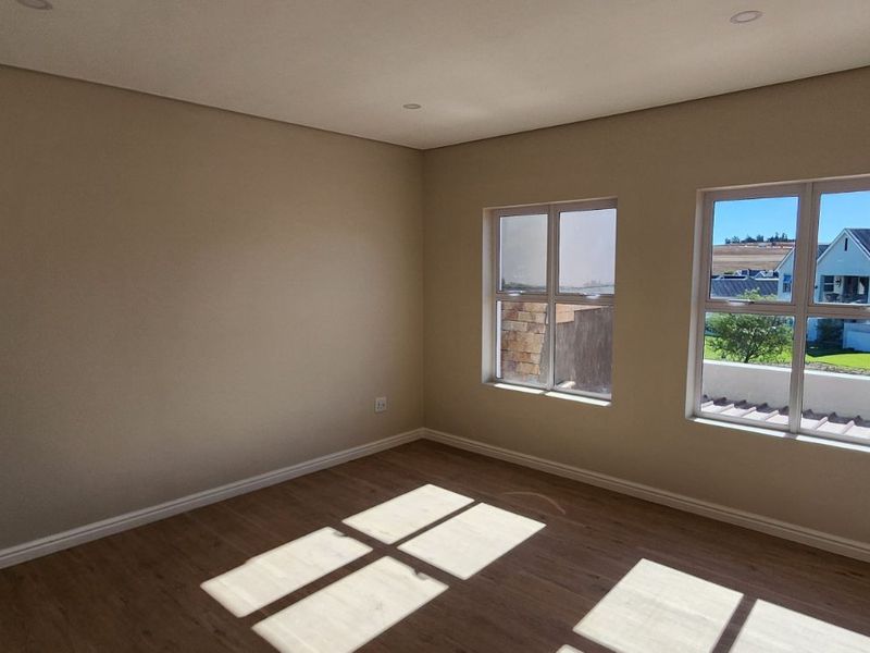 House For Sale in Mount Royal Golf Estate - Photo 10