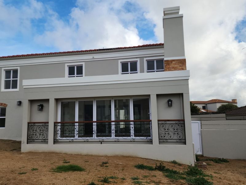 House For Sale in Mount Royal Golf Estate - Photo 2