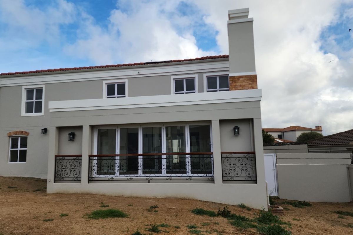 House For Sale in Mount Royal Golf Estate - Photo 2