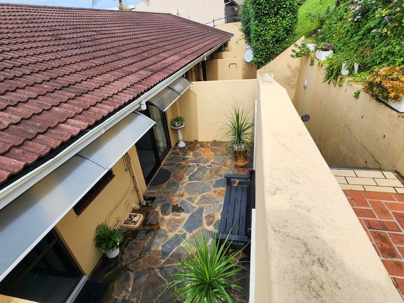 Townhouse For Sale in Shakas Rock - Photo 5