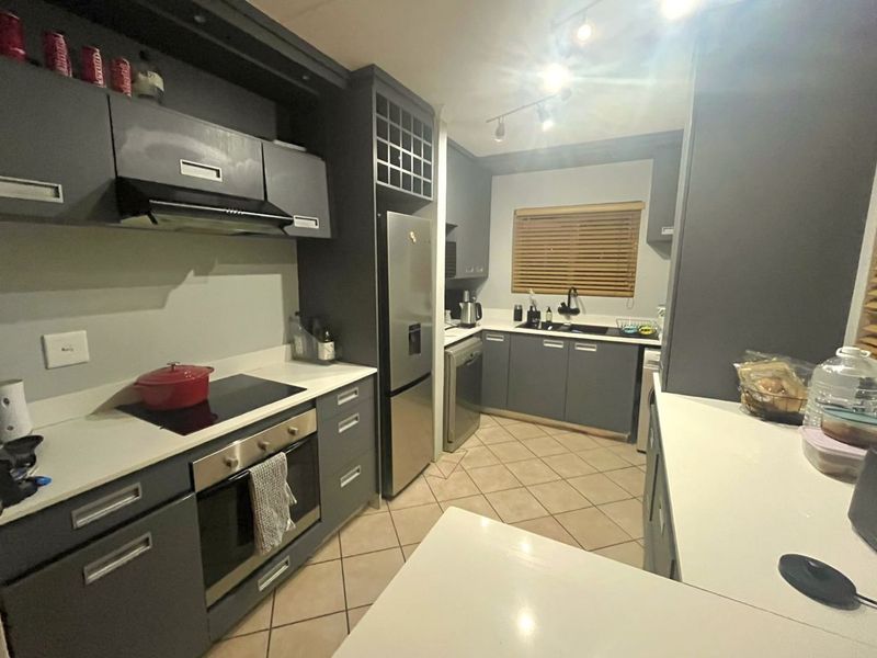 Townhouse For Sale in Bryanston - Photo 9