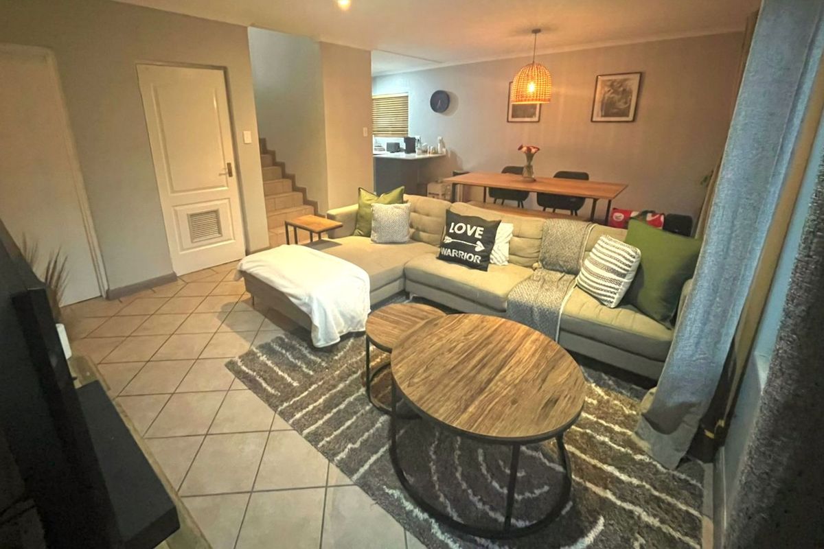 Townhouse For Sale in Bryanston - Photo 5