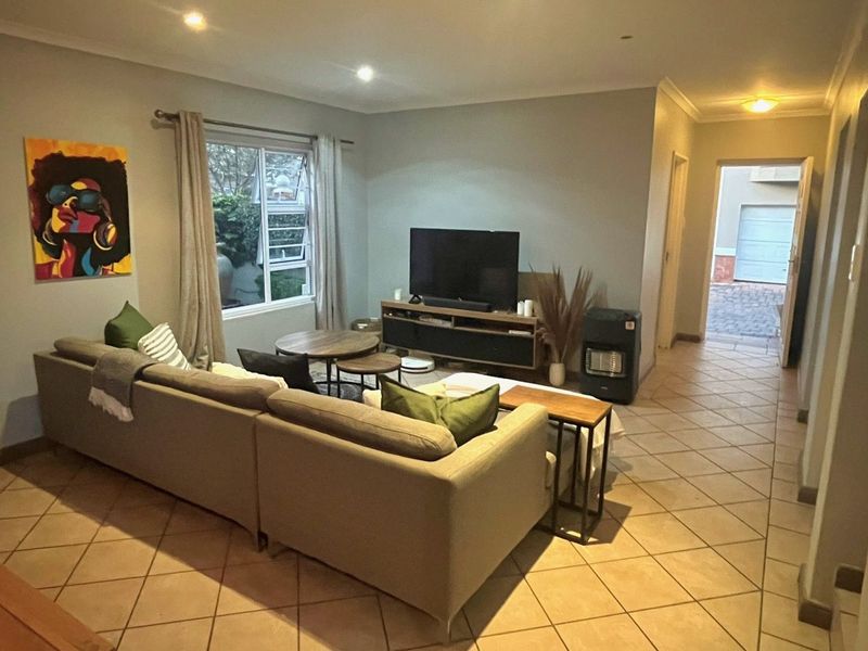 Townhouse For Sale in Bryanston - Photo 6