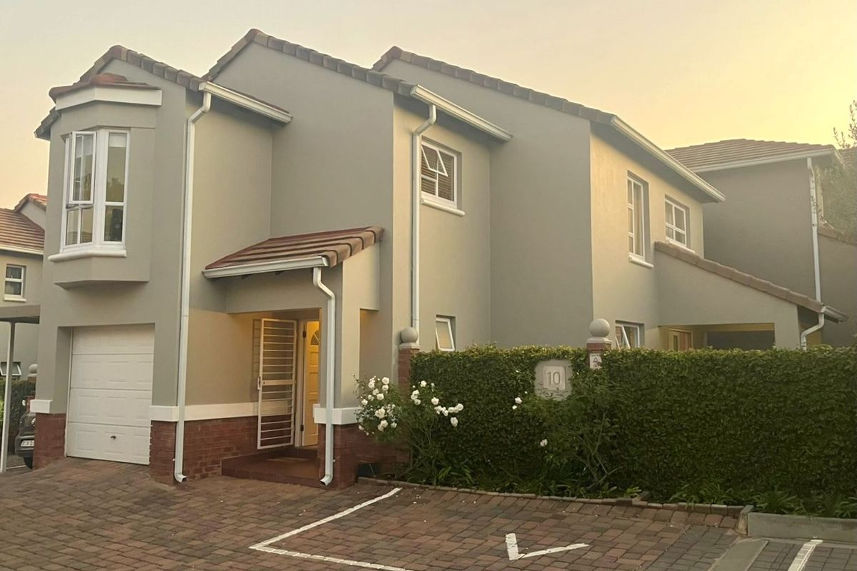 Townhouse For Sale in Bryanston - Photo 2