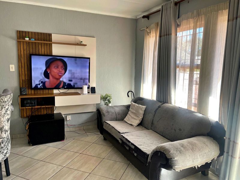 Townhouse For Sale in Die Hoewes - Photo 8