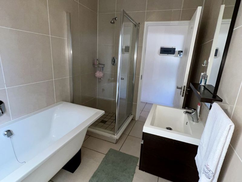 Apartment For Sale in Fourways - Photo 8