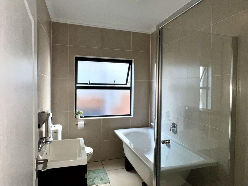 Apartment For Sale in Fourways - Photo 7