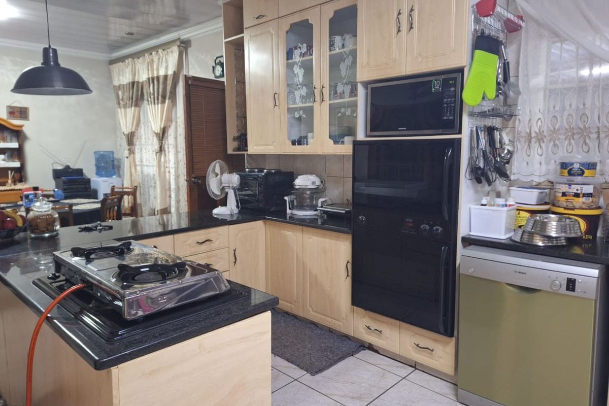 House For Sale in Cullinan Central - Photo 2