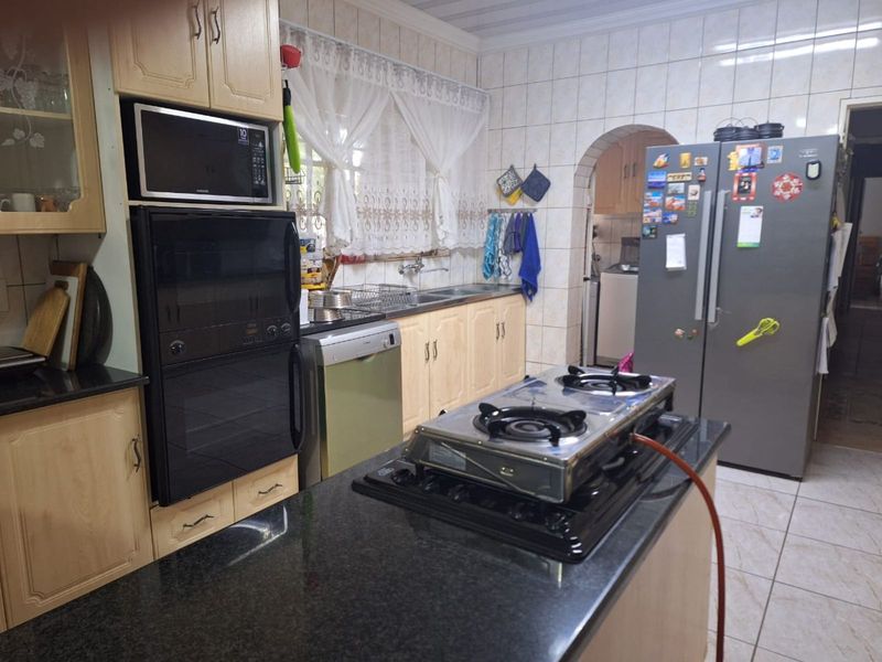 House For Sale in Cullinan Central - Photo 4