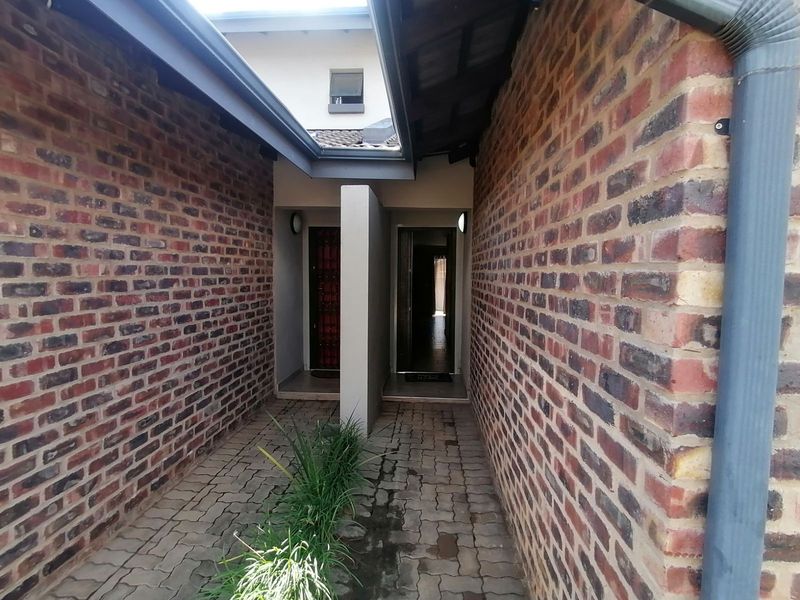 Apartment For Sale in Doornpoort - Photo 6