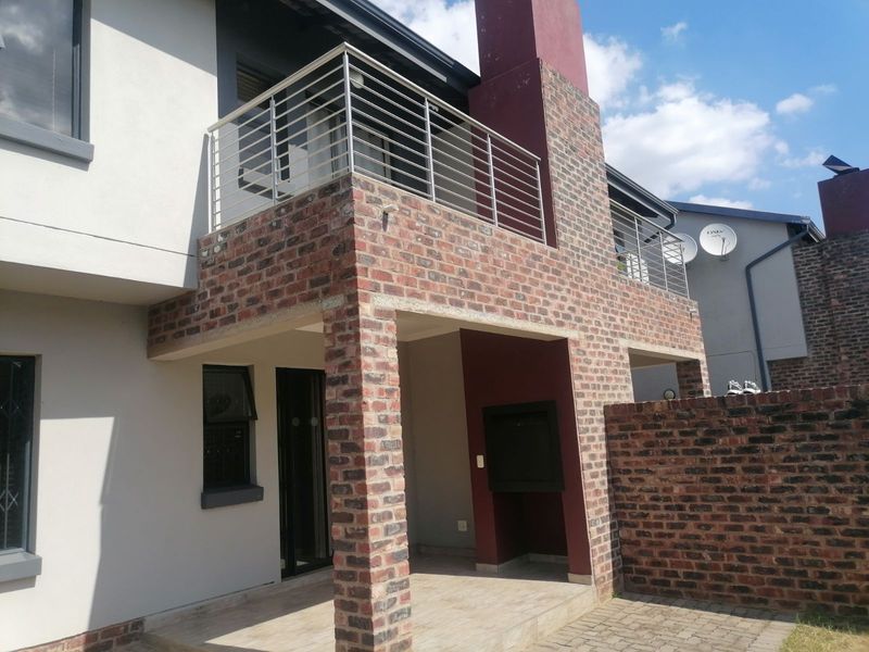 Apartment For Sale in Doornpoort - Photo 3