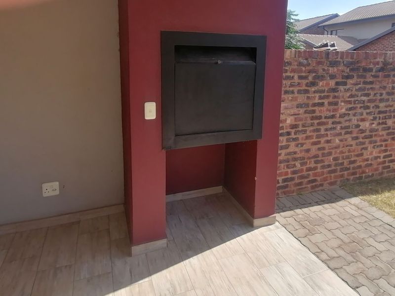 Apartment For Sale in Doornpoort - Photo 4