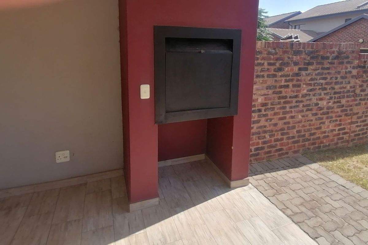 Apartment For Sale in Doornpoort - Photo 4