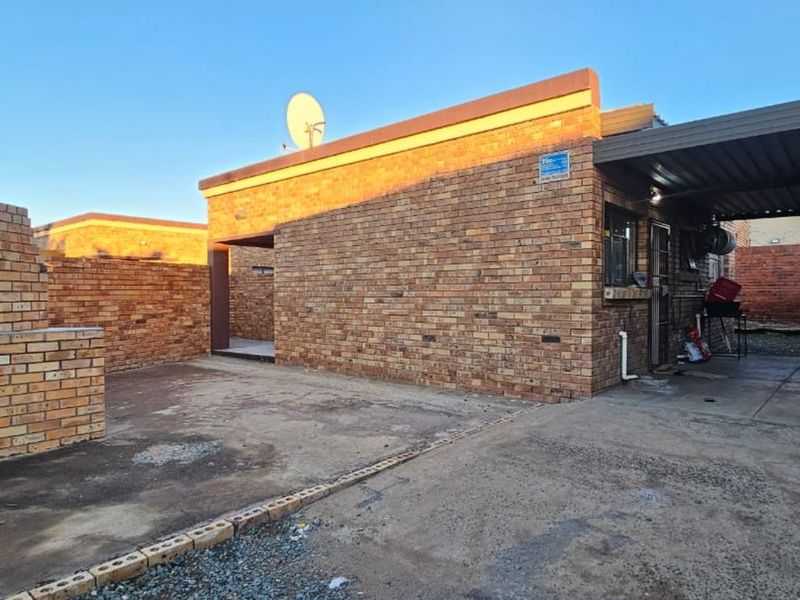 House For Sale in Homestead - Photo 2