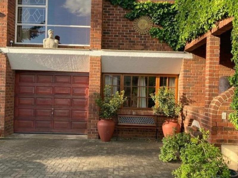 House For Sale in Volksrust Central - Photo 2