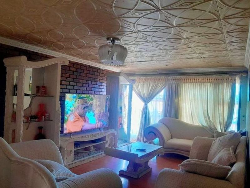 House For Sale in Esther Park - Photo 7