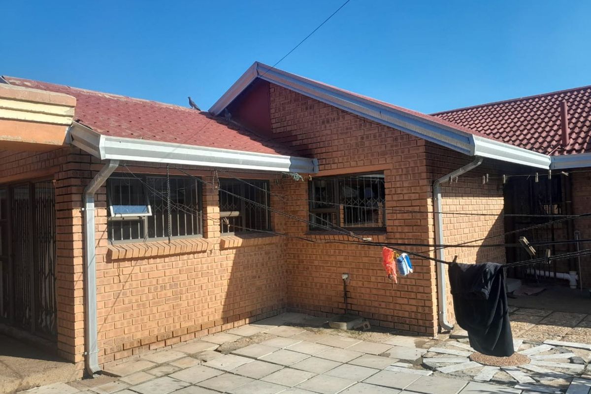 House For Sale in Esther Park - Photo 3