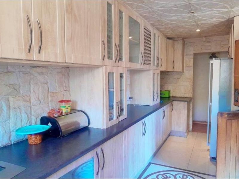 House For Sale in Esther Park - Photo 4