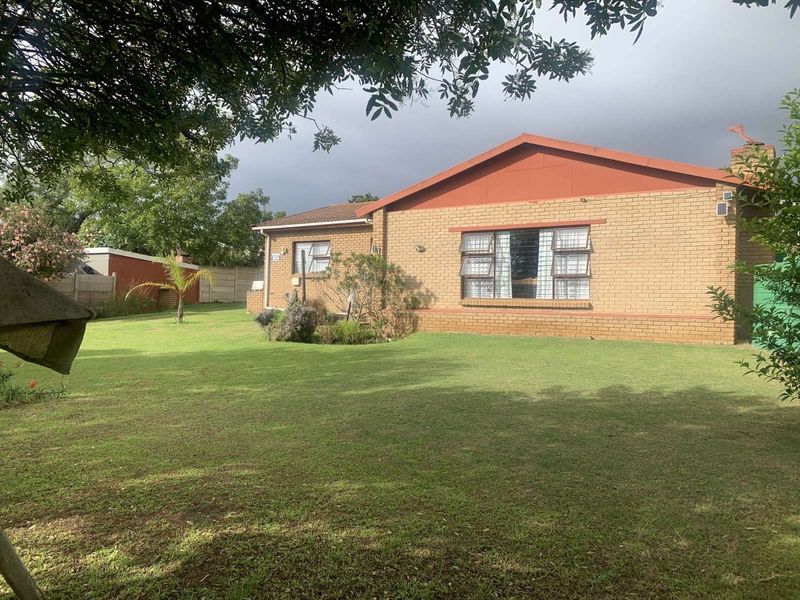 House For Sale in Albertinia Central - Photo 3