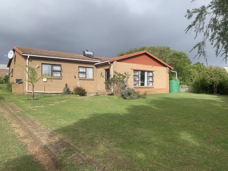 House For Sale in Albertinia Central - Photo 2