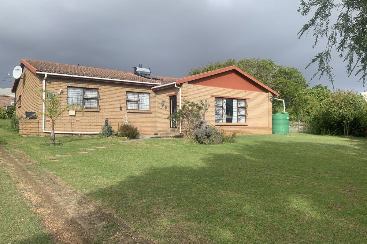 House For Sale in Albertinia Central - Photo 2