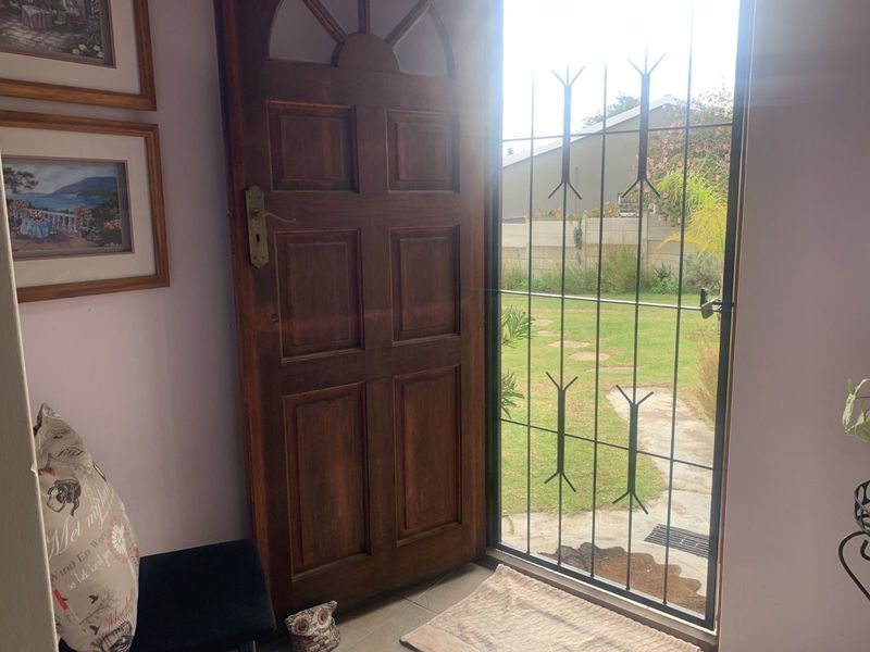 House For Sale in Albertinia Central - Photo 6