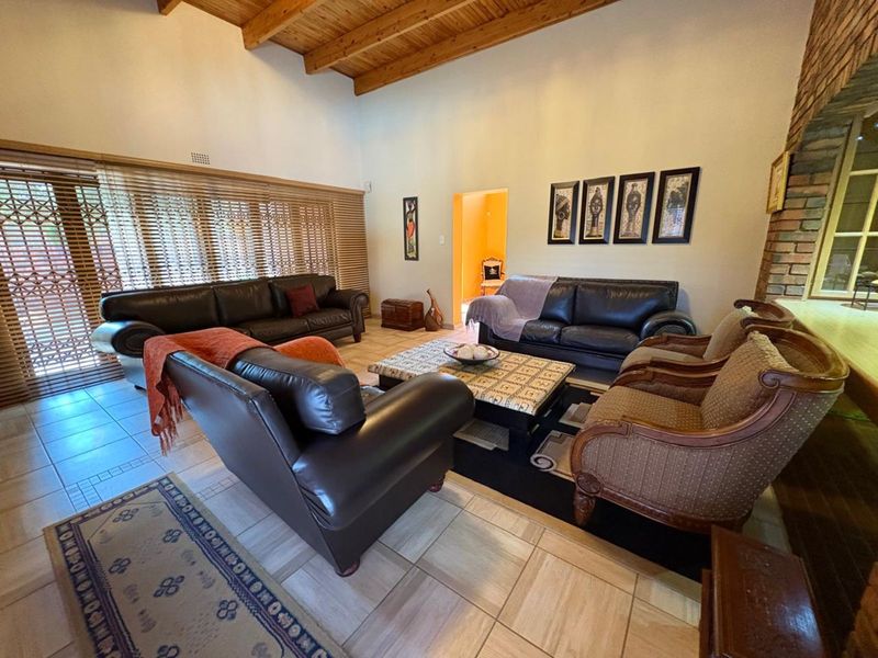 House For Sale in Royldene - Photo 9