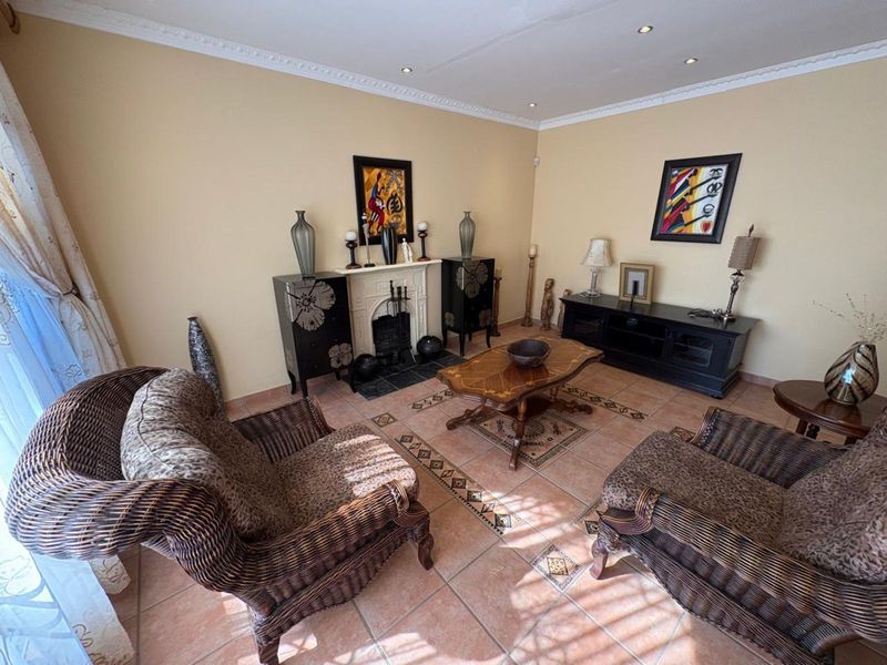 House For Sale in Royldene - Photo 8