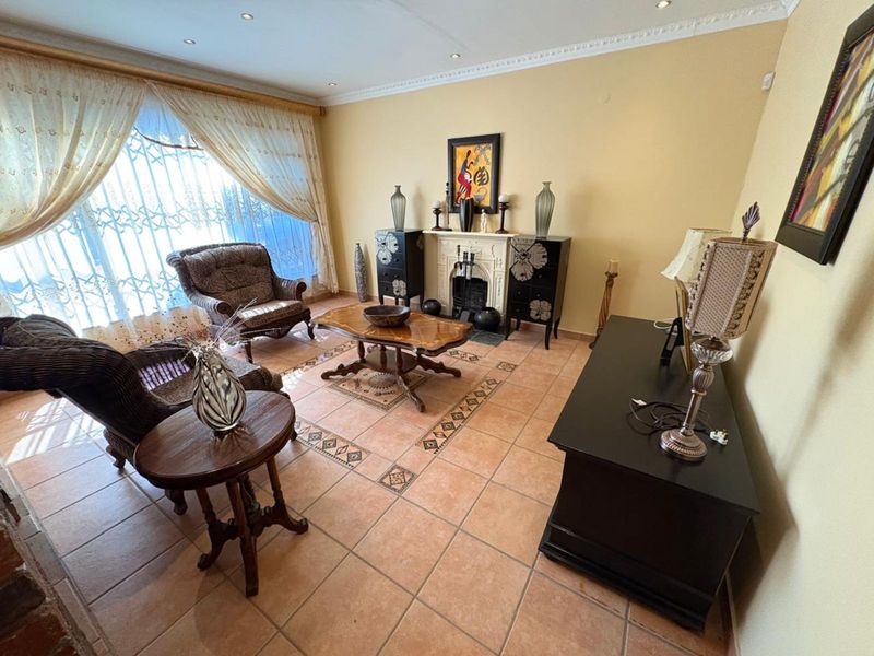 House For Sale in Royldene - Photo 6