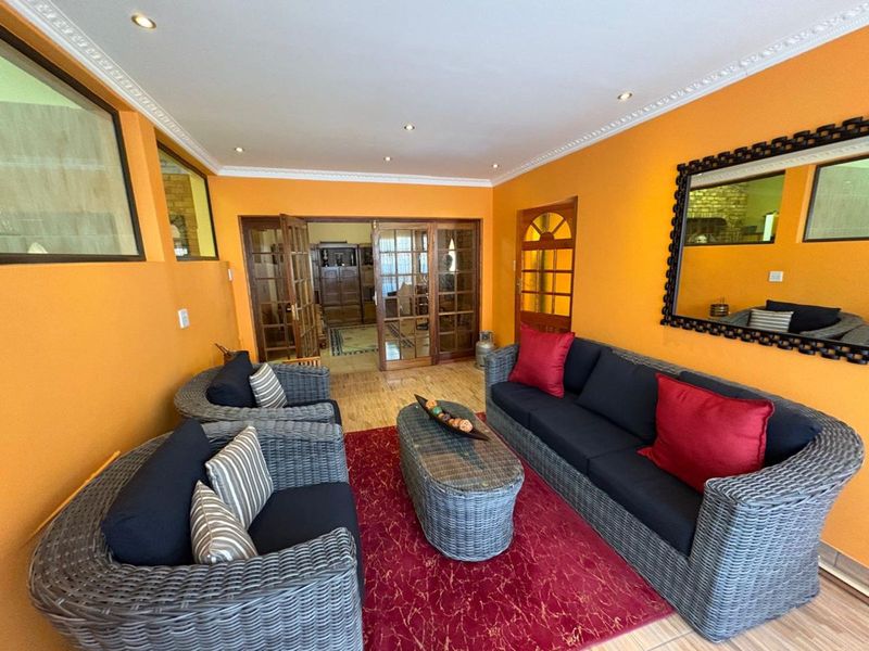 House For Sale in Royldene - Photo 4