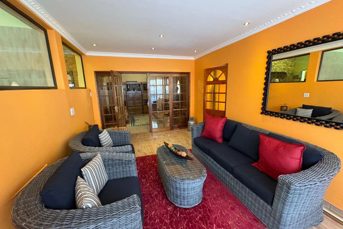 House For Sale in Royldene - Photo 4