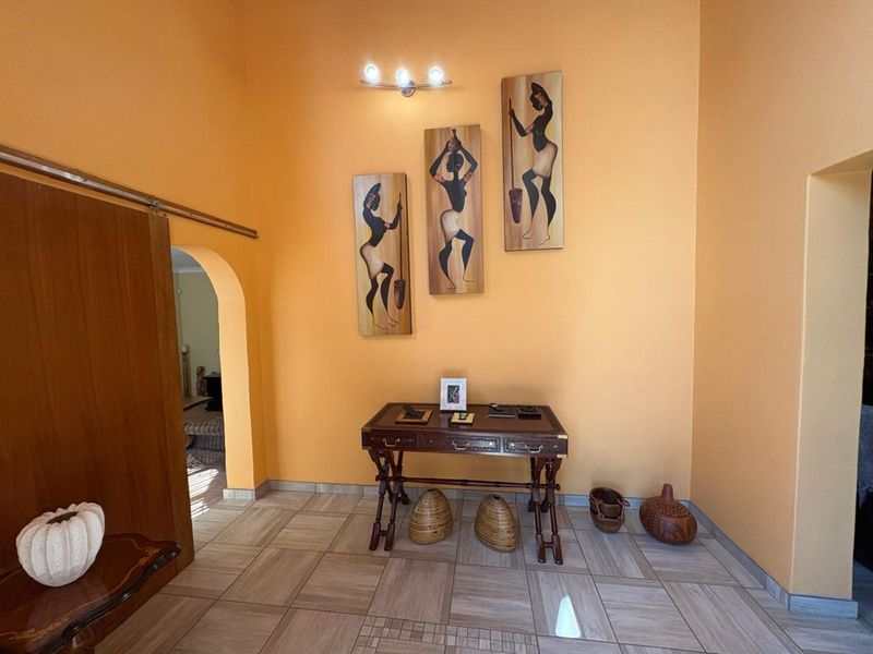 House For Sale in Royldene - Photo 2