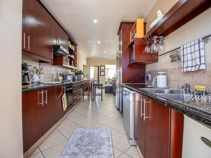 House For Sale in Fairview Golf Estate - Photo 4