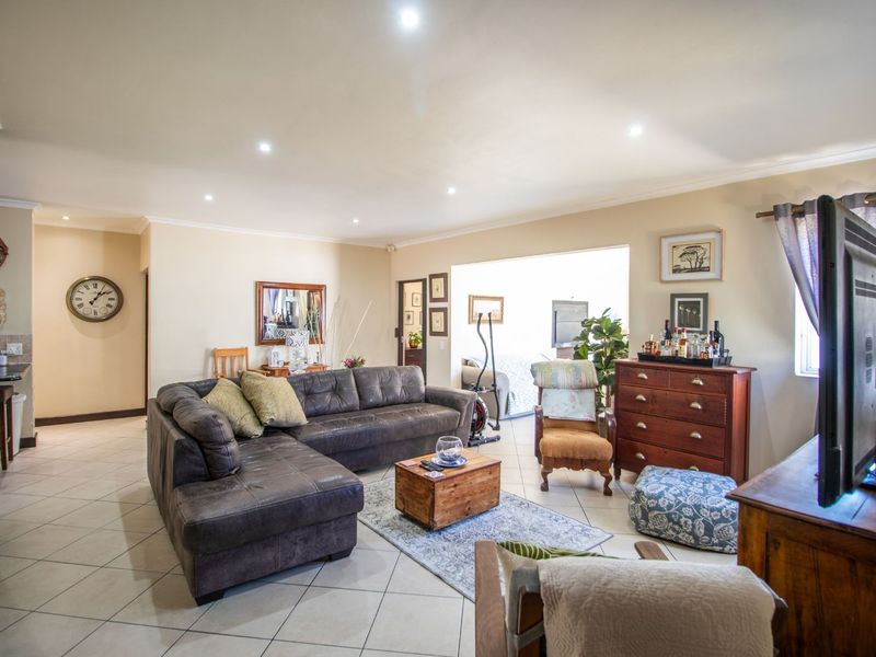 House For Sale in Fairview Golf Estate - Photo 8