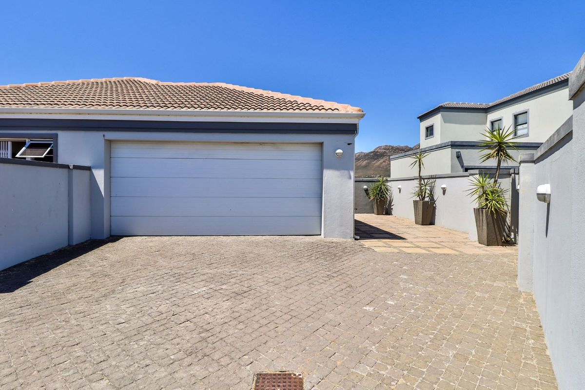 House For Sale in Fairview Golf Estate - Photo 3