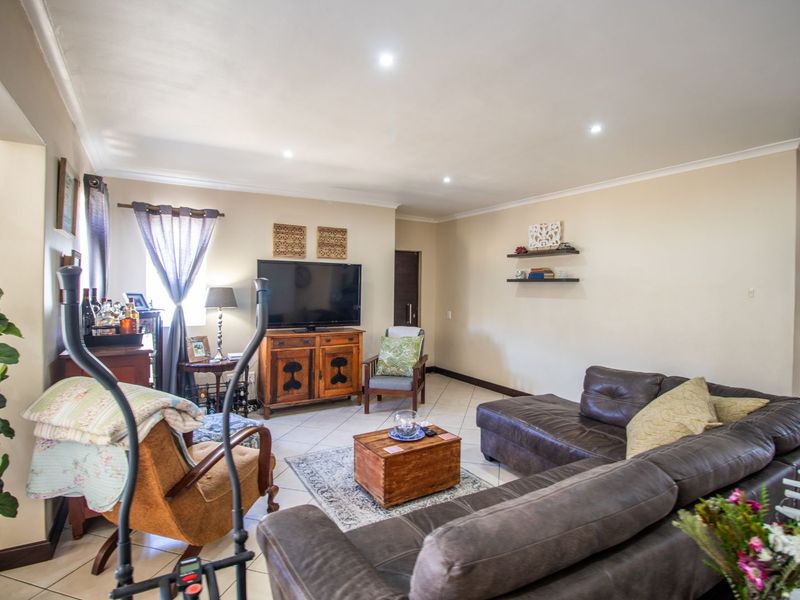 House For Sale in Fairview Golf Estate - Photo 10