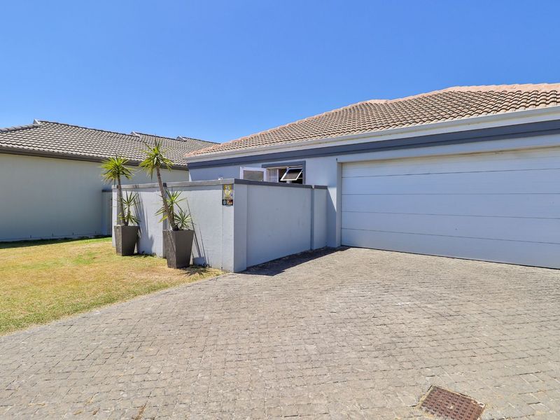 House For Sale in Fairview Golf Estate - Photo 2