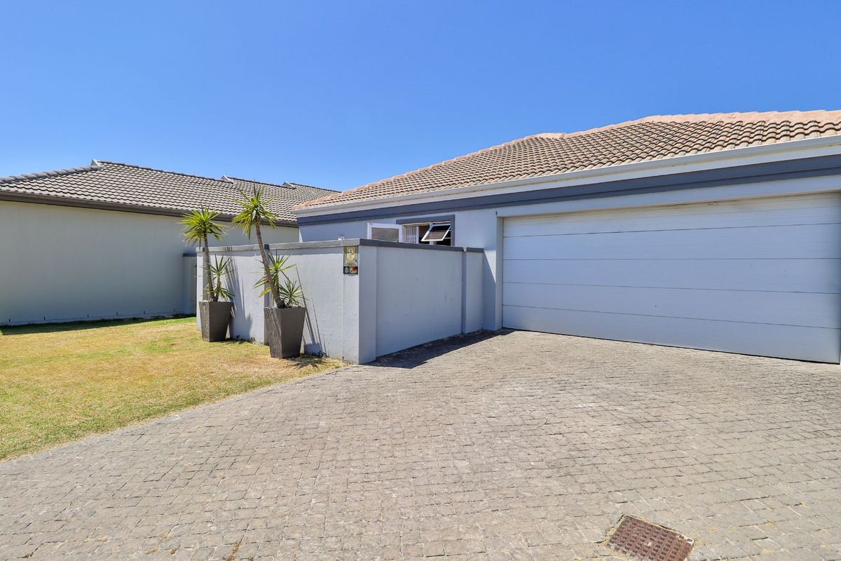 House For Sale in Fairview Golf Estate - Photo 2