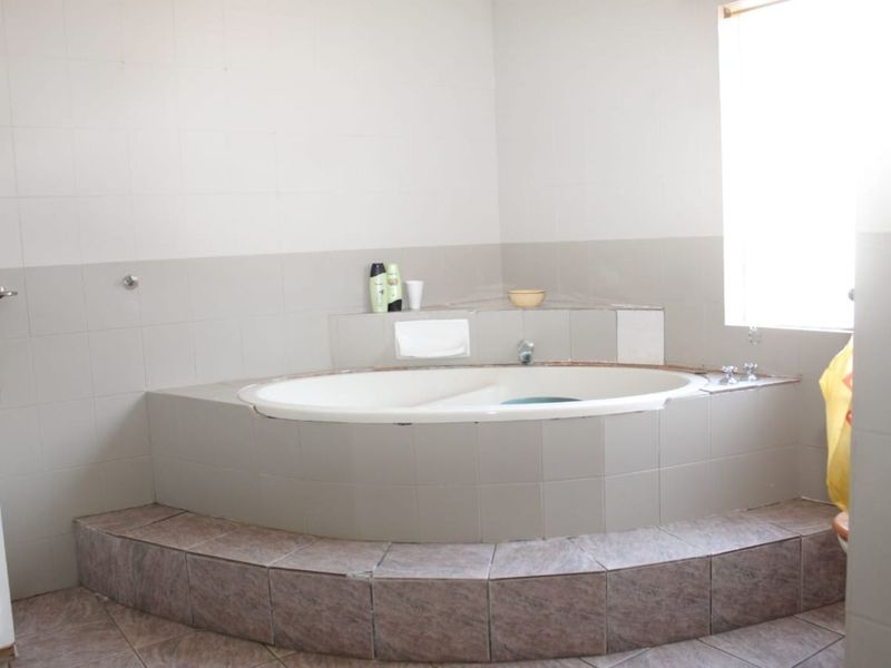 House For Sale in Christiana Central - Photo 10