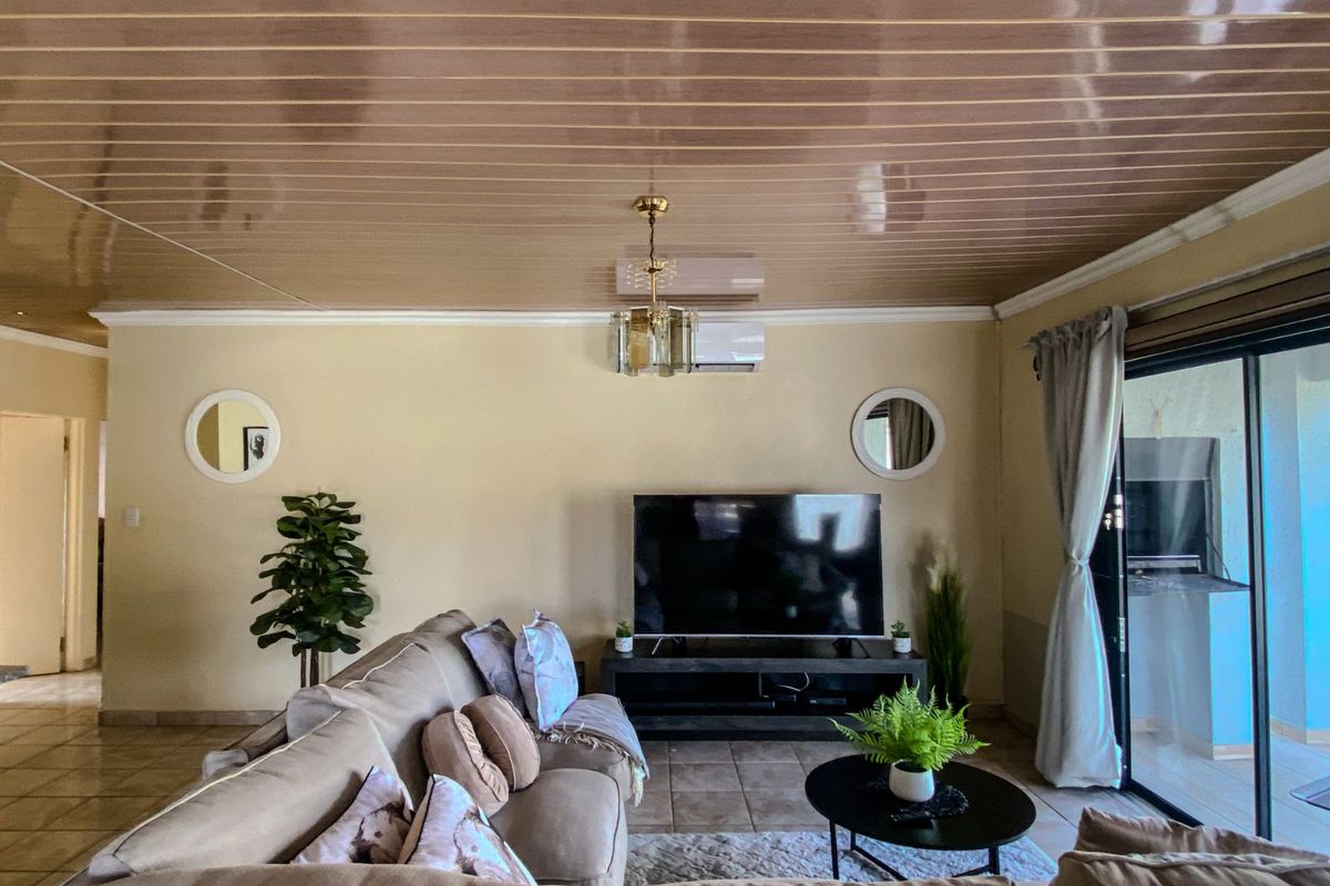 House For Sale in Woodhill Estate - Photo 2