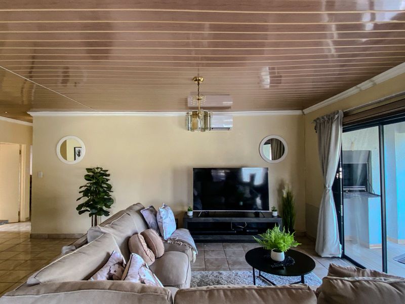 House For Sale in Woodhill Estate - Photo 2