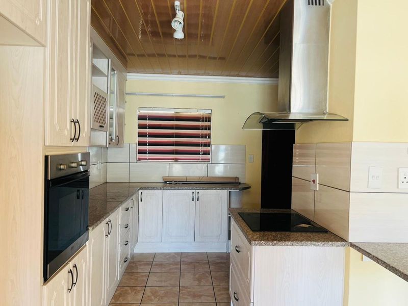 House For Sale in Woodhill Estate - Photo 10