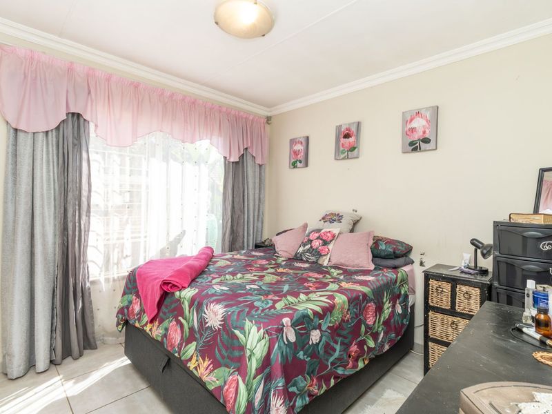 Townhouse For Sale in Wilgeheuwel - Photo 9