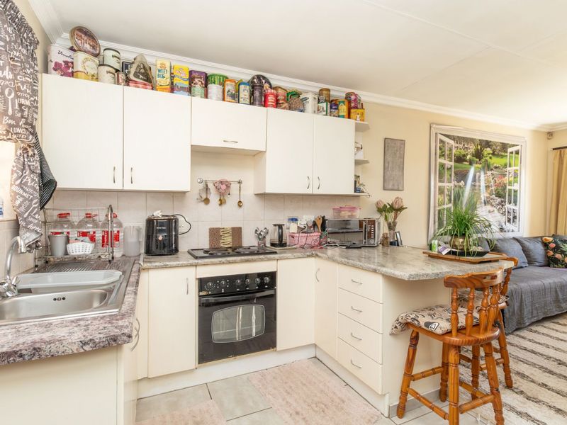 Townhouse For Sale in Wilgeheuwel - Photo 6