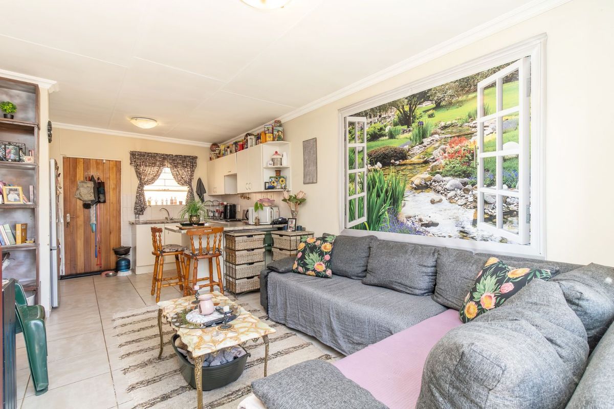 Townhouse For Sale in Wilgeheuwel - Photo 2