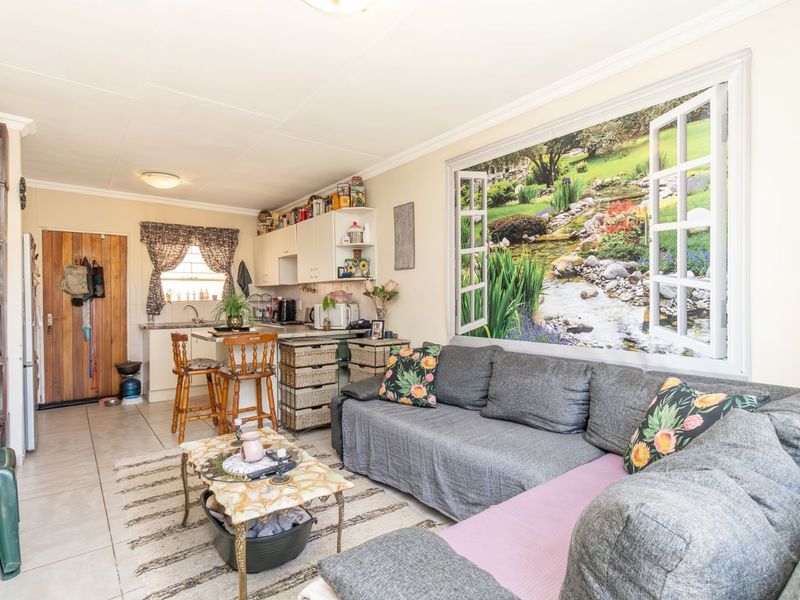 Townhouse For Sale in Wilgeheuwel - Photo 2