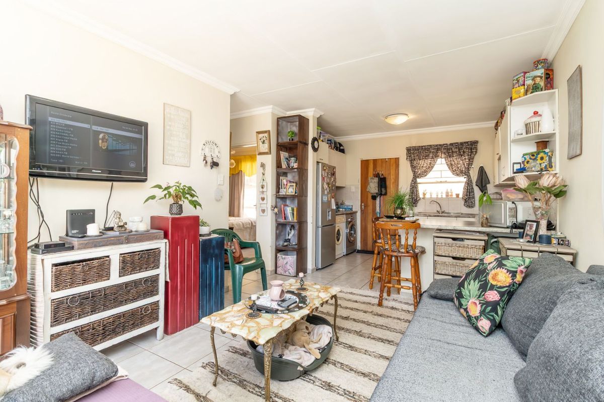 Townhouse For Sale in Wilgeheuwel - Photo 5