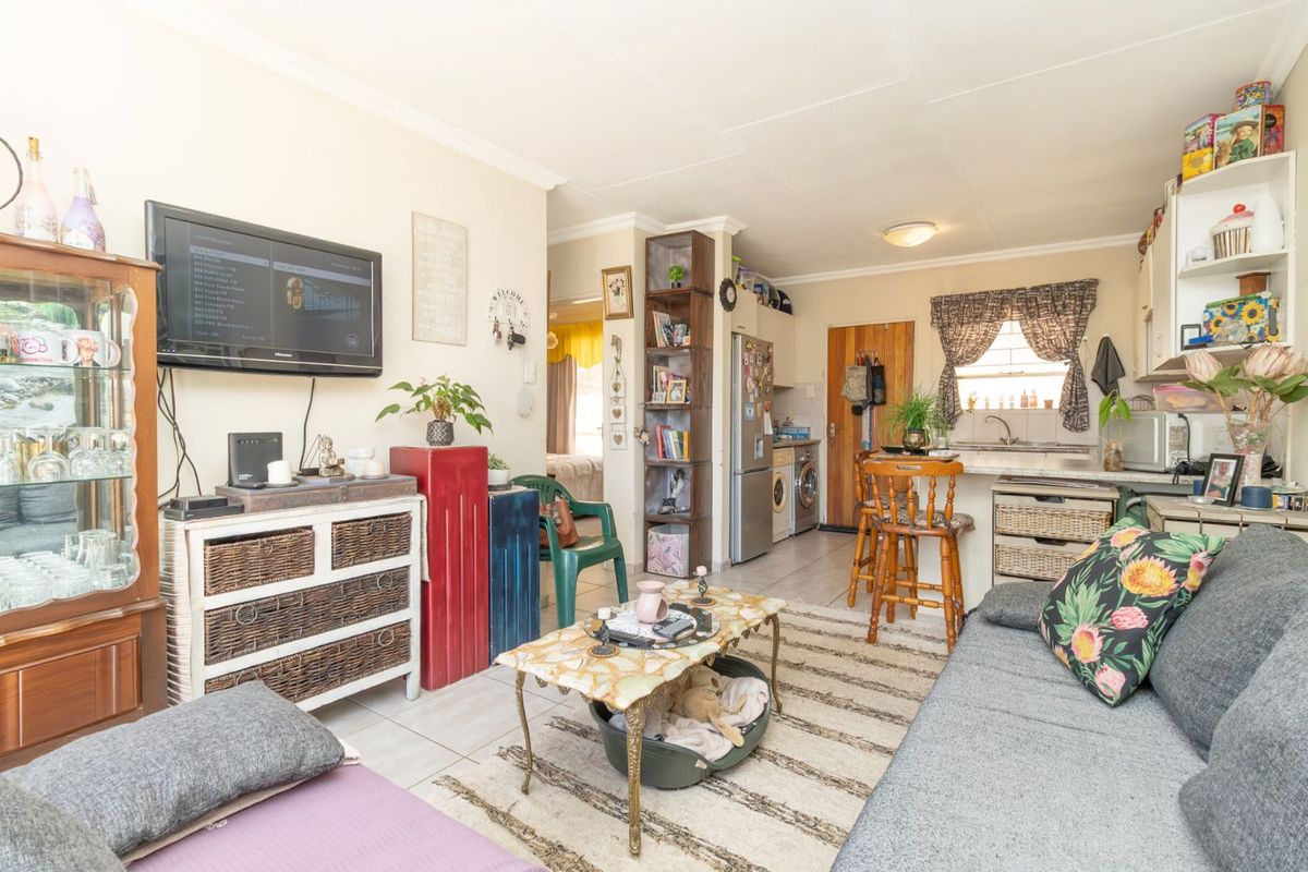 Townhouse For Sale in Wilgeheuwel - Photo 4